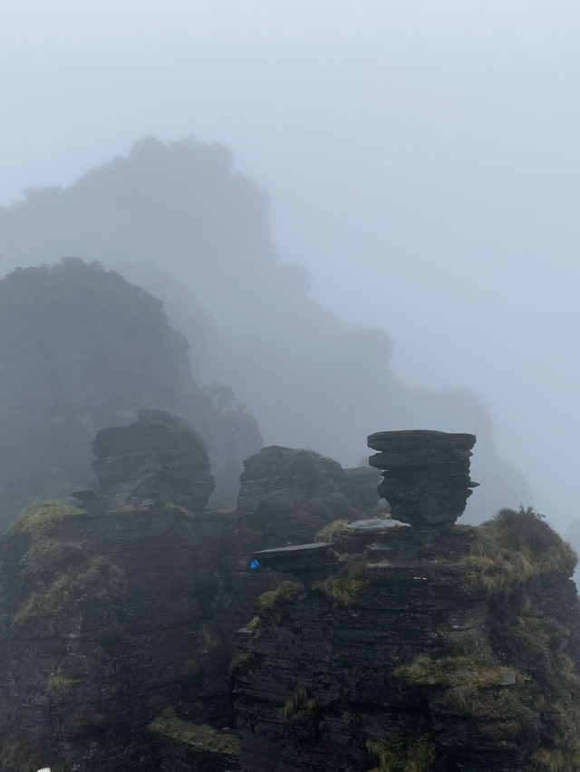 Embracing the Fog at Fangjing Mountain!