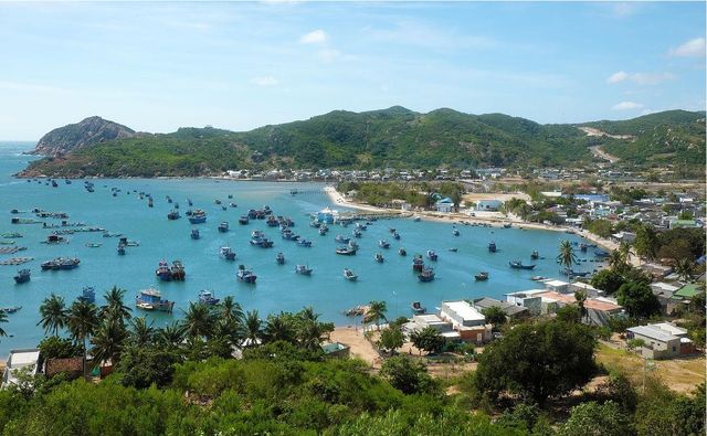 洞海：越南中部的海濱瑰寶。