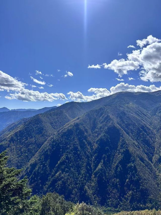 深秋的四姑娘山。