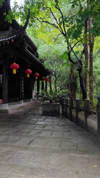成都人最多、香火最旺的寺廟「石經寺」。