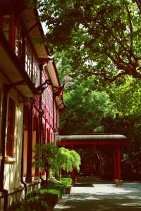 一座堪稱歷史建築博物館的大學。