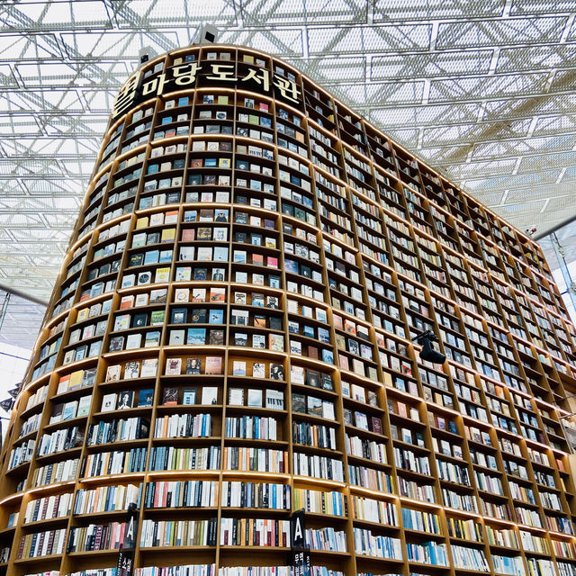 A Day at Starfield Library