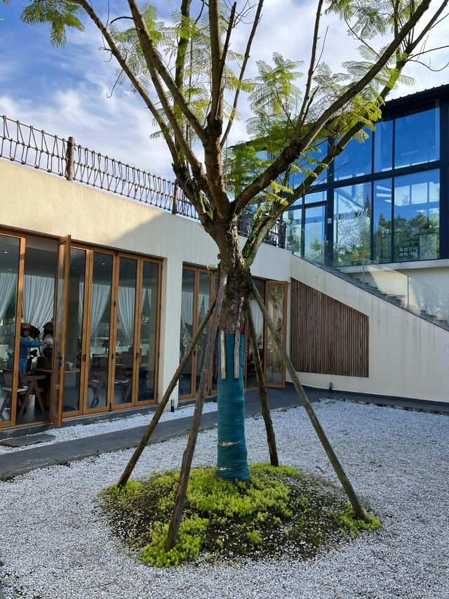 青城山初見山野溫泉酒店。