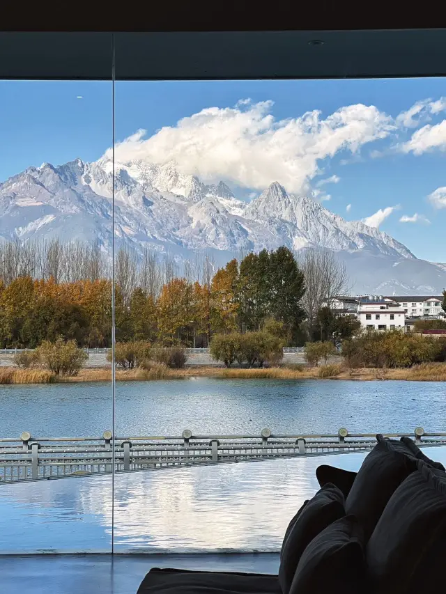 The snow mountain view from this hotel is amazing!