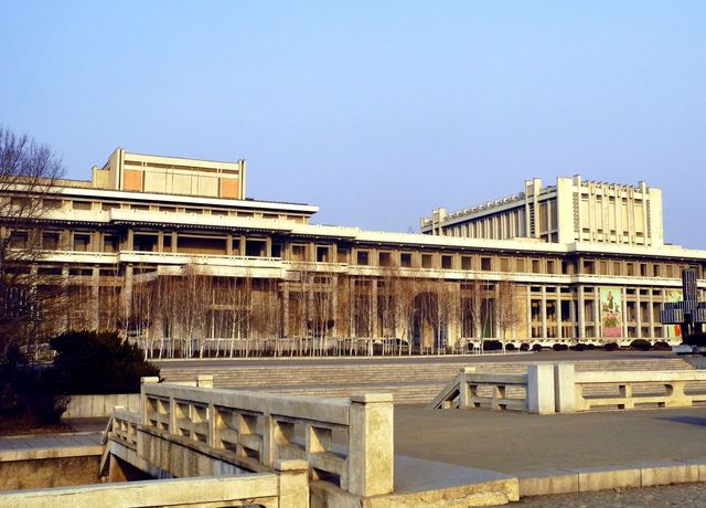 朝鮮平壤金日成廣場｜歷史與現代的交匯點
