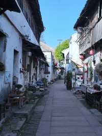 最佳旅行時間
✅ 春秋季（3-5月、9-11月）氣候宜人，適合漫步古街，賞花賞景。