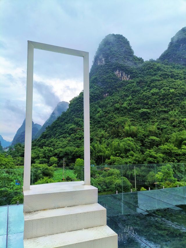 走近遇龍河畔，走進遇山鄉舍愛麗絲花園