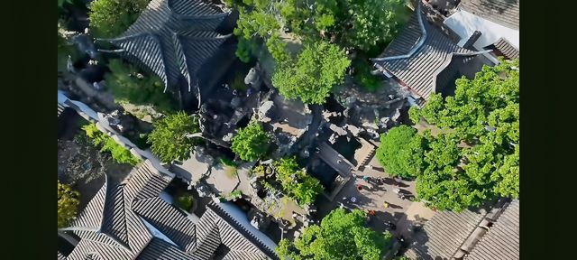 漫步蘇州園林：一場穿越千年的美學盛宴   踏入蘇州園林，彷彿打開了一本塵封的古籍，每一頁都書寫著東方