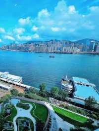 香港🇭🇰！！瞓醒就見到180°絕美維港海景🌊真係抵到爛！瞓醒就能望到維多利亞港，究竟係咩體驗哇❓✨