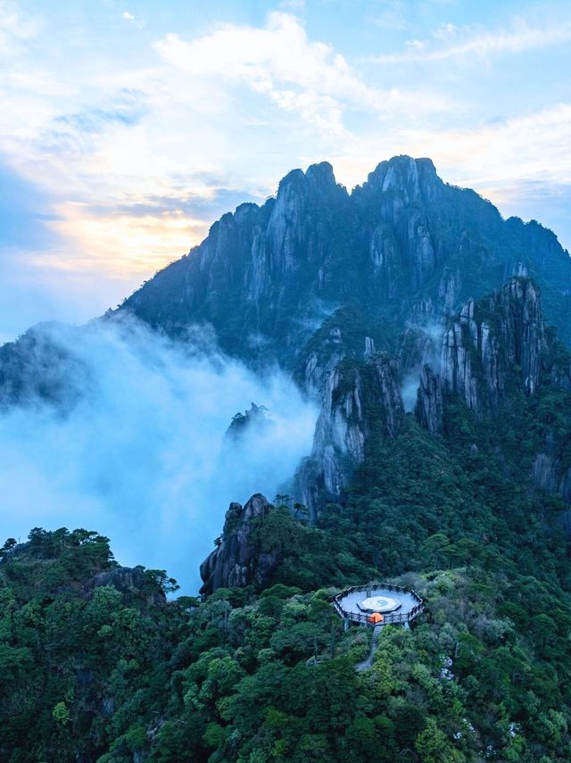 雲海日出佛光星穹，三清山嘅仙山畫卷震撼人心