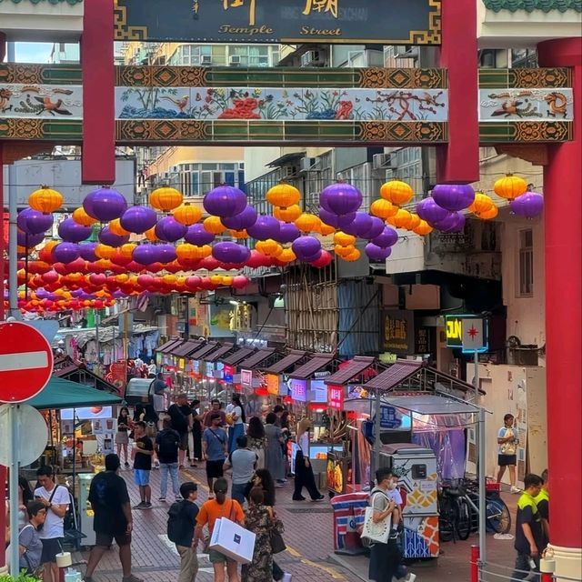 🌃廟街夜拍如電影！燈籠海下食勻港味與東南亞風味