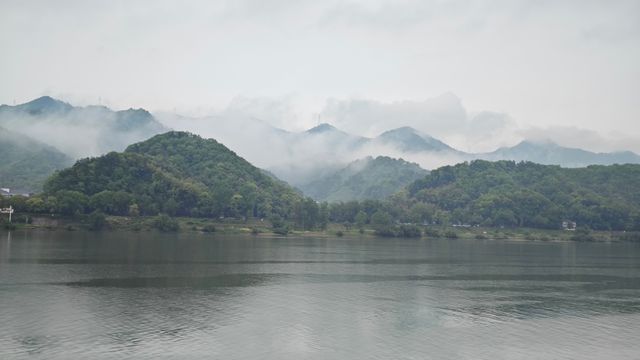 因《富春山居圖》而聞名遐邇的一條江