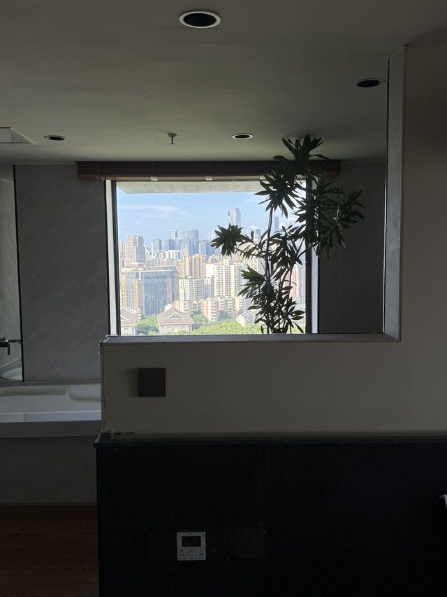 挖到寶！解放碑呢間江景酒店我可以住到天荒地老