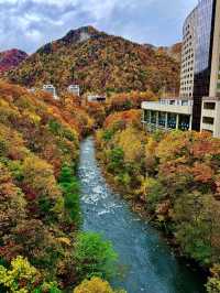 日本10月北海道：秋色與溫泉的盛宴。