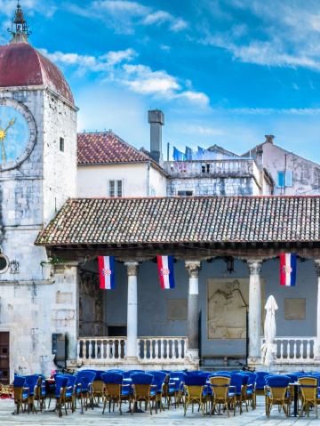 誰が秋のハンガリーなど多国周遊で感動したか