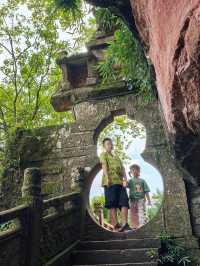 探秘齊雲山絕壁仙境