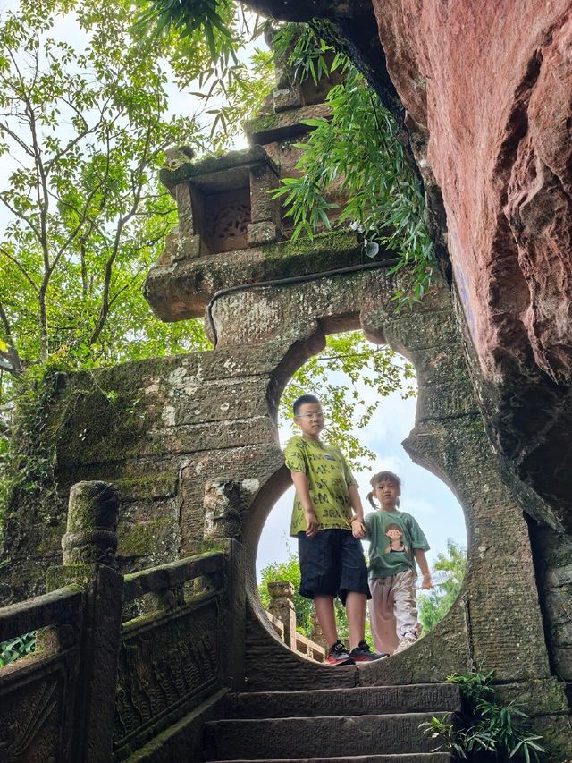 探秘齊雲山絕壁仙境