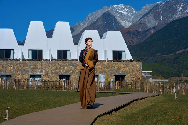 麗江版宮崎駿世界！這家雪山野奢酒店也太治癒了吧