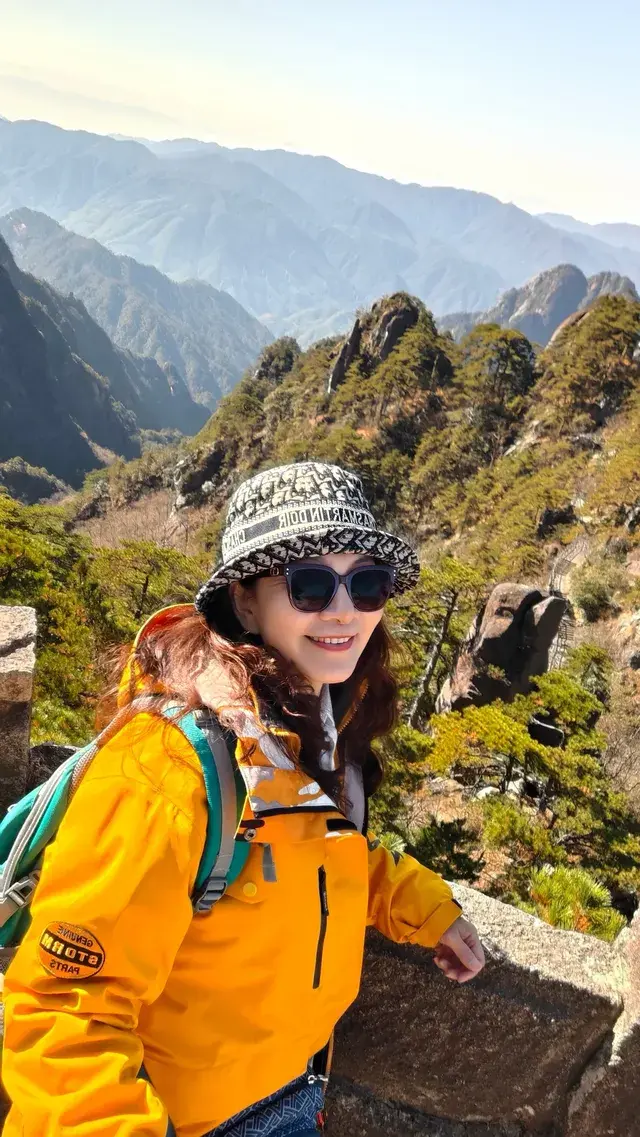 爬黃山，這些裝備和姿勢，明豔出片又實用！