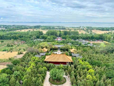 위산도 관광지, 호수 위의 낭만적 섬