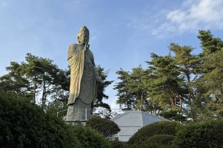 Tokyo's hidden gem for flower viewing: Shiofune Kannon-ji Temple, where 20,000 azaleas bloom in stunning beauty!