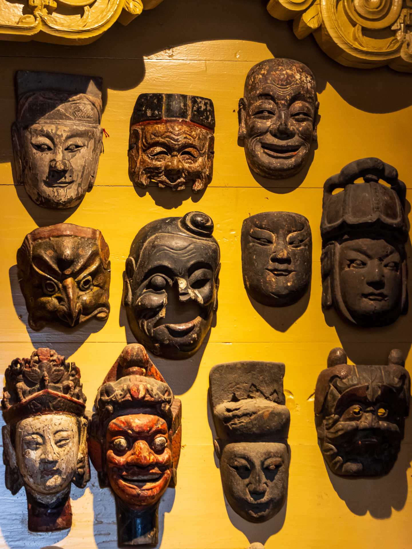 Xishang Art Museum | Glimpsing the myriad faces of a century past within the grain of aged wood