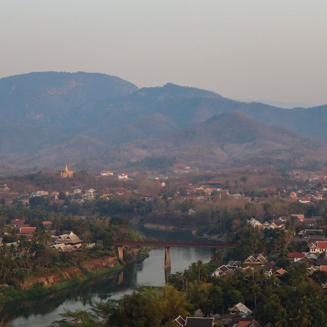 ชมวิวหลวงพระบางแบบ360องศา ณ วัดพระธาตุพูสี 