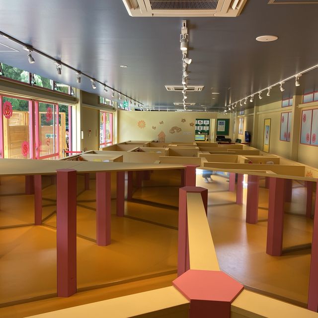 淡路島！ニジゲンノモリ「ふたば幼稚園」クレヨンしんちゃんの世界観が味わえるアトラクション