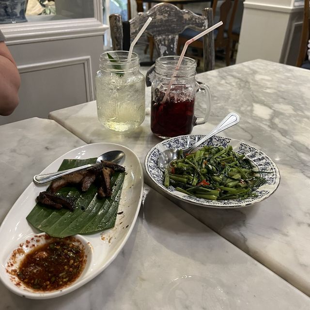 Tu Kab Khao Restaurant 