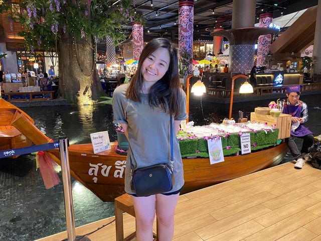 Floating Market in the mall - Icon Siam 🛕