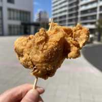 ボリュームすごすぎ！アツアツさくさくが美味しいから揚げ専門店からっと！明石市西新町駅前