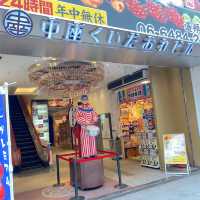 大阪観光スポット！くいだおれ太郎は今日も元気