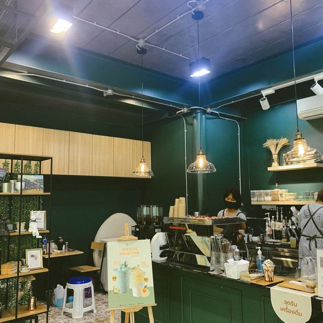 คาเฟ่สุดชิคในปั้ม ESSO จันทบุรี "Station Es Cafe"