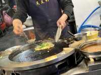 西門町熱門小吃，天天利美食坊，招牌蚵仔煎、蘿蔔糕
