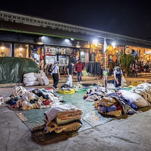 เดินเล่นตลาดวินเทจ”ตลาดนัดรถไฟศรีนครินทร์”