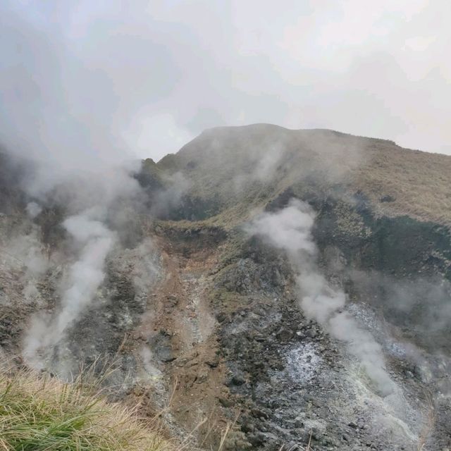 煙霧裊裊-陽明山小油坑風景區
