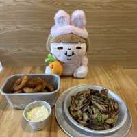手工精釀啤酒絕配牛肉漢堡