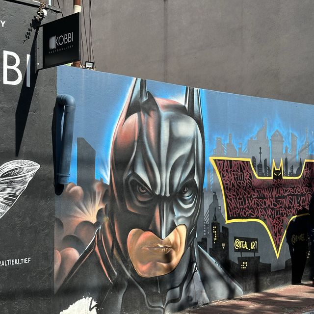 Batman’s Alley mural graffiti attractions
