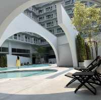 เที่ยวใกล้ๆ กับโรงแรมสุดคิ้วบ์ Terra Nara Hotel