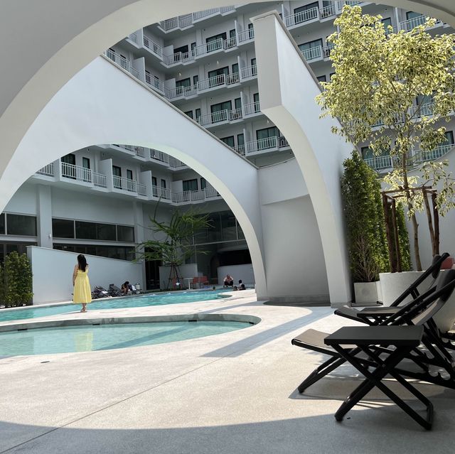 เที่ยวใกล้ๆ กับโรงแรมสุดคิ้วบ์ Terra Nara Hotel