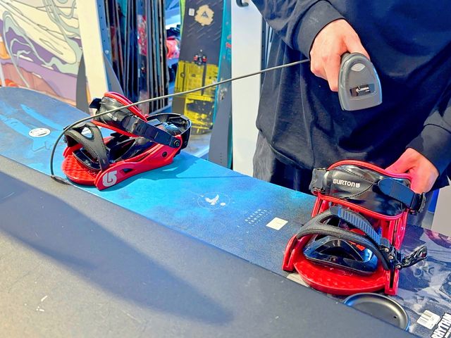 Snowboard 初體驗-租雪具篇(好好彩，好清楚睇到成個羊蹄山）