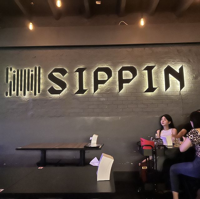 Night life in Phuket at Sippin 