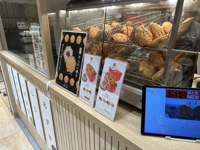 福岡・博多駅。マイングで『めんたい焼き』の焼き立てば食べてみらんね！『鯛と餡』
