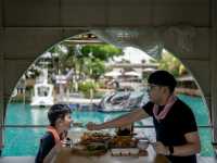 คาเฟ่นครปฐมบรรยากาศดี มีสระน้ำสีฟ้าขนาดใหญ่