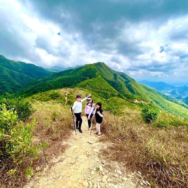 A Tranquil Haven: Jiulong Lake Huadu Hike