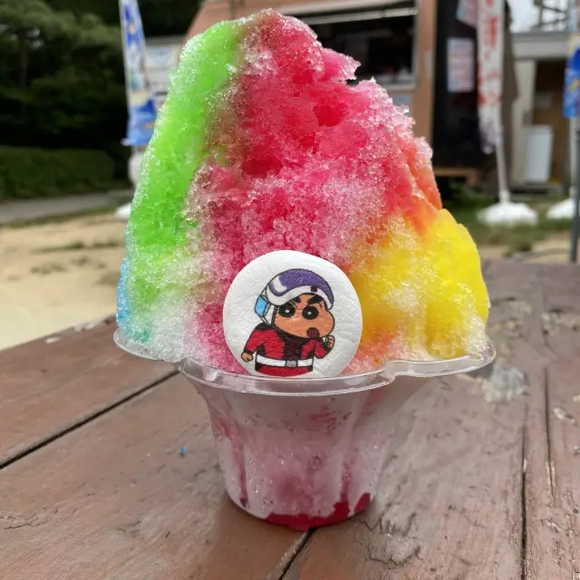 淡路島「カスカベ防衛隊かき氷（700円）」ニジゲンノモリのクレヨンしんちゃん無料エリアで購入