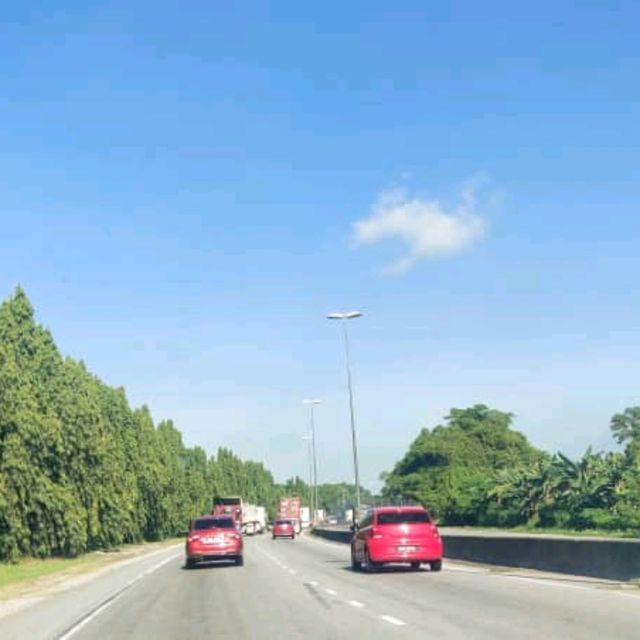 PULAU INDAH HIGHWAY WITH GREEN AND BLUE VIEW