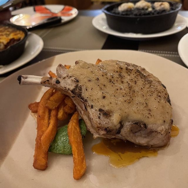 九龍城好食西餐，驚喜豬架特別！