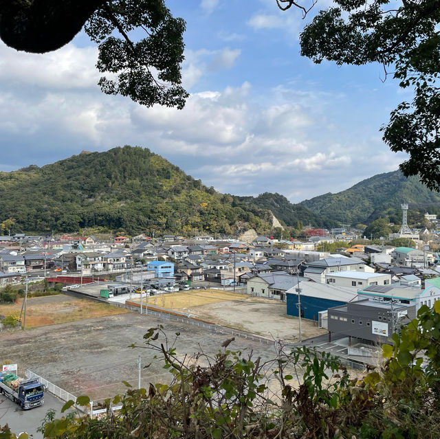 「有田陶瓷文化館」免費參觀，享受咖啡與美景。推薦來訪