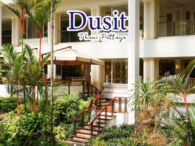 Dusit Thani Pattaya ที่พักสวยริมหาเพัทยา